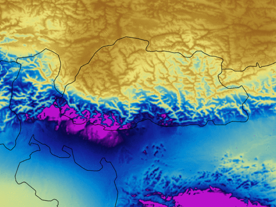 Die graphische Abbildung zeigt die mit CHELSA errechneten Niederschlagsmuster in der komplizierten Topographie von Bhutan (Landesgrenzen in Schwarz). Der meiste Niederschlag fällt während des Südwestmonsuns im Sommer, wenn feuchte Luftmassen am Himalaya-Gebirge aufsteigen. Während andere Modelle die grossräumigen Muster auch gut abbilden, zeigt das CHELSA-Modell auf kleinerer Skala seine Stärke. Es sagt die real beobachtete Wolkenverteilung, nämlich wenig Wolken in den abgeschotteten Bergtälern, viele an den windexponierten Südflanken, korrekt vorher. (Grafik: D. Karger et al., 2017)
