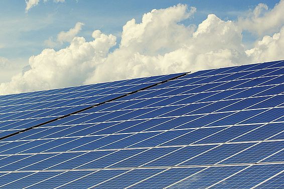 Die Energiegewinnung mit Photovoltaik-Anlagen hat in der Schweiz weiterhin grosses Potenzial (Bild: Pexels.com)