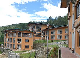 Neue Gebäude des College of Natural Ressources, der Fakultät für natürliche Rohstoffe der Königlichen Universität von Bhutan in Lobesa. (Foto: Pema Eden / CNR-RUB)