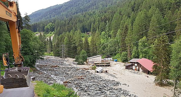 Nach heftigen Gewittern am 2. Juli 2018 schwoll die Navisence stark an und beschädigte die Ufer an diversen Stellen in den Gemeinden Anniviers und Chippis VS.